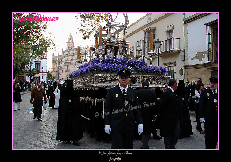 Paso de la Urna del Santo Entierro de Nuestro Señor