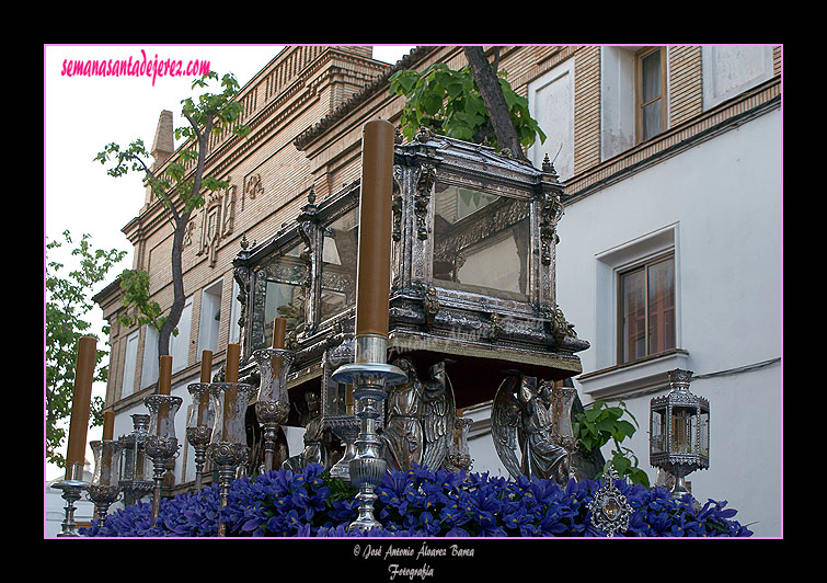 Paso de la Urna del Santo Entierro de Nuestro Señor