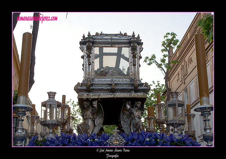 Paso de la Urna del Santo Entierro de Nuestro Señor