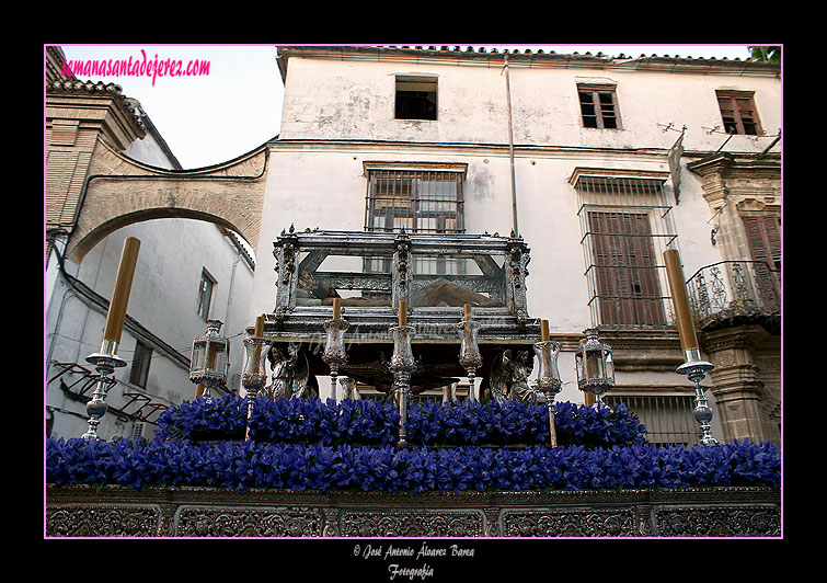 Paso de la Urna del Santo Entierro de Nuestro Señor