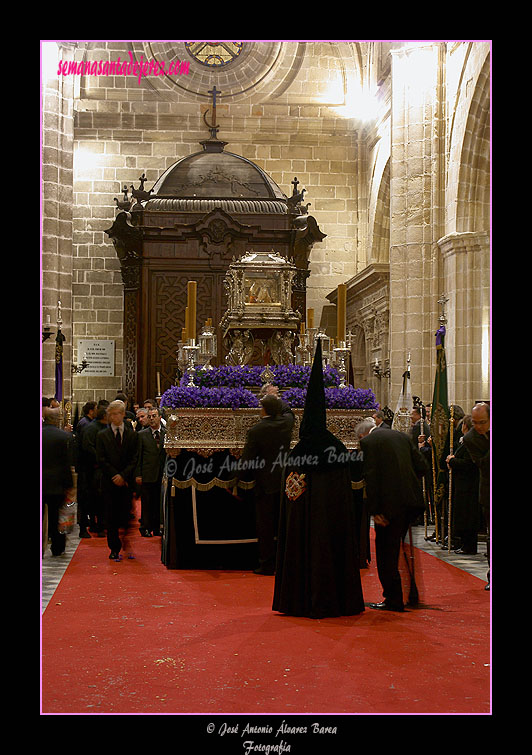 Paso de la Urna del Santo Entierro de Nuestro Señor