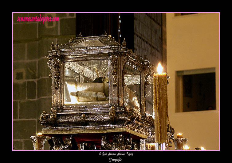 Paso de la Urna del Santo Entierro de Nuestro Señor