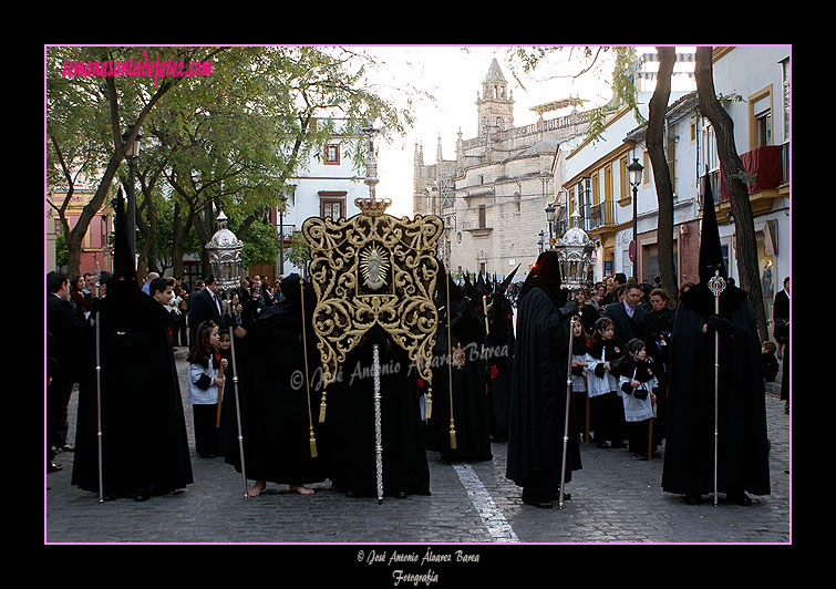 Presidencia del Simpecado de la Hermandad del Santo Entierro