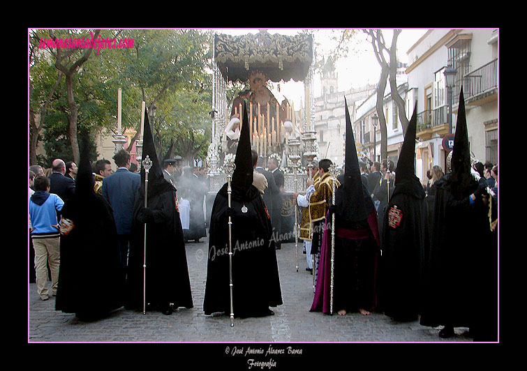 Presidencia del paso de palio de la Hermandad del Santo Entierro