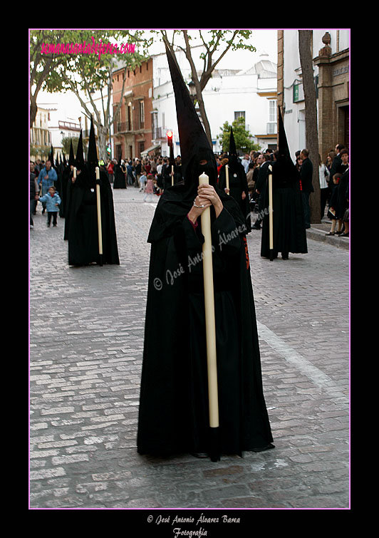 Nazareno del cortejo de palio de la Hermandad del Santo Entierro