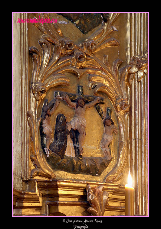 Medallón representado una Estación del Via-Crucis (Retablo Mayor de la Real Capilla del Calvario)