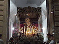 Paso de palio de Nuestra Señora de la Piedad saliendo de la Capilla del Calvario