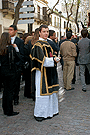 Acólito turiferario del paso de palio de la Hermandad del Santo Entierro