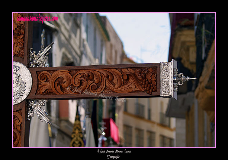 Detalle de la Cruz de Guía de la Hermandad del Resucitado