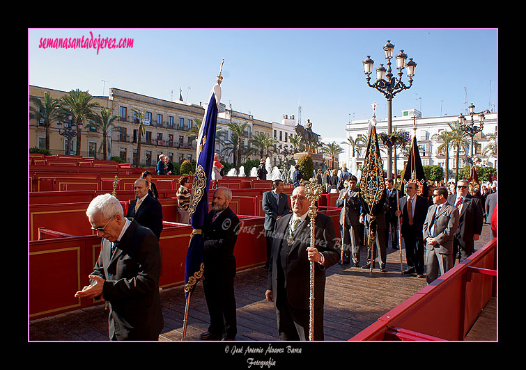 Representaciones de las Hermandades de la Ciudad con sus Estandartes en la Cofradía del Resucitado