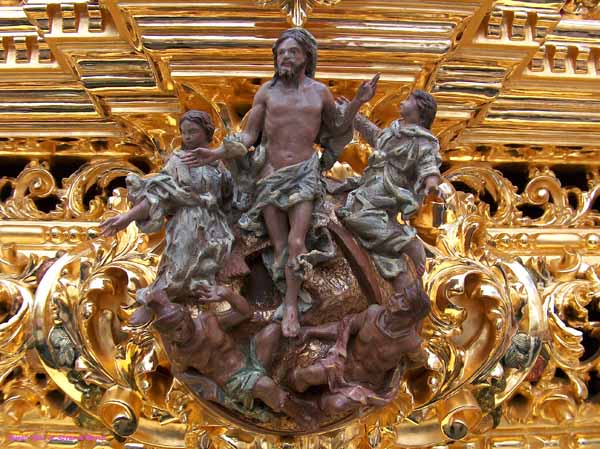 Cartela de la Resurreccion en la canastilla del Paso del Santisimo Cristo de la Clemencia en la Traición de Judas