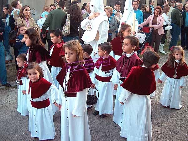 Pequeños monaguillos de la Hermandad de la Clemencia