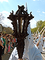 Farol que acompaña a la Cruz de Guía de la Hermandad de la Clemencia