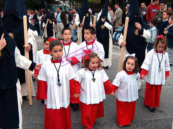 Pequeños monaguillos de la Hermandad del Consuelo 