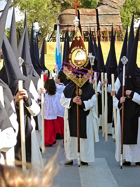 Banderín de Santa Angela de la Cruz de la Hermandad del Consuelo