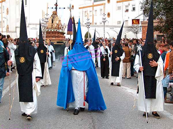 Representación de la Hermandad de la Exaltación en el cortejo de la Hermandad del Consuelo