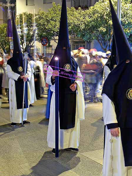 Nazarenos del cortejo de la Hermandad del Consuelo 