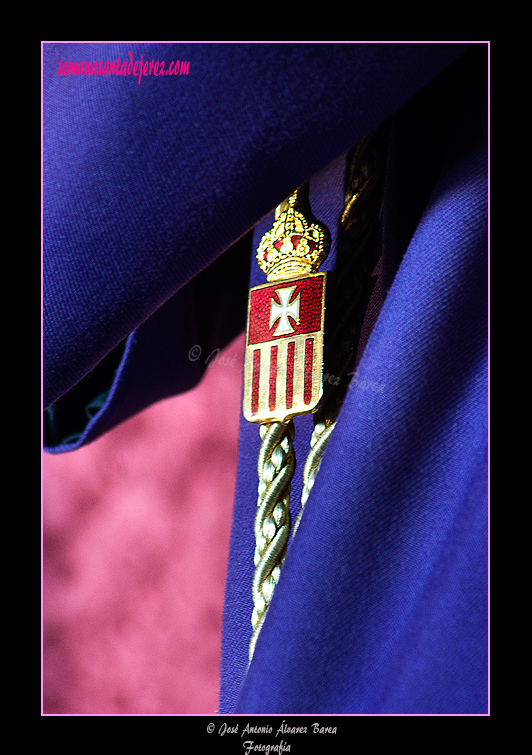 Broche del escudo mercedario en el cíngulo de Nuestro Padre Jesús del Soberano Poder ante Caifás