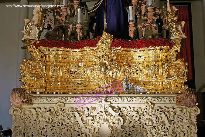 Dorado del frontal de la canastilla del Paso de Misterio de Nuestro Padre Jesús del Soberano Poder ante Caifás