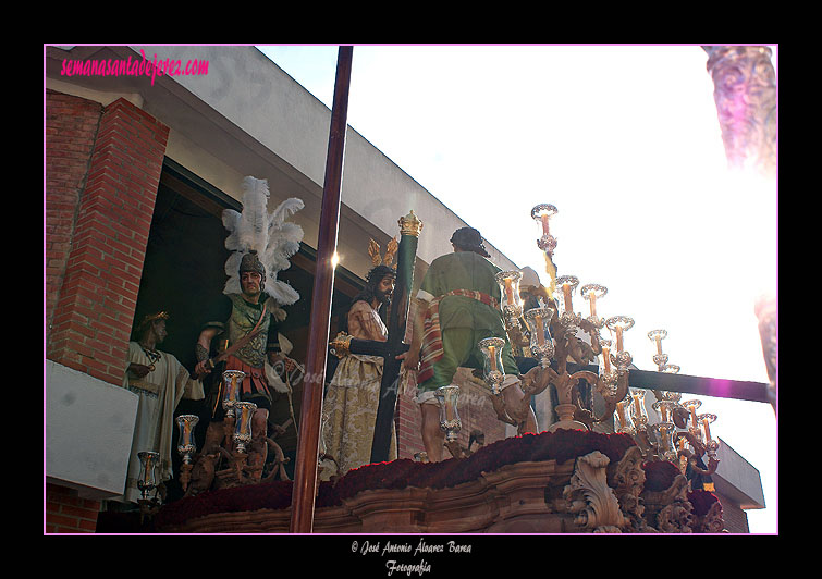 Paso de Misterio de Nuestro Padre Jesús de la Paz, saliendo de su Templo.