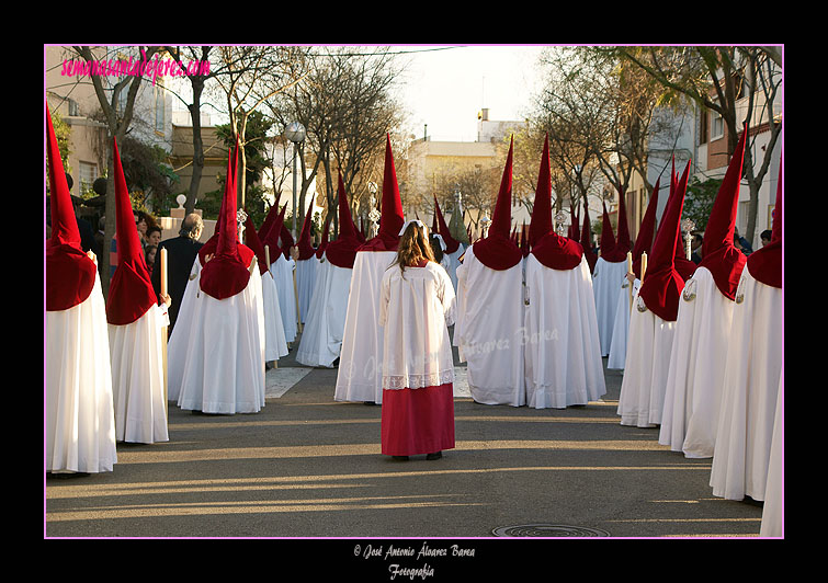 Tramo de nazarenos de la Hermandad de la Paz de Fátima