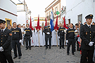 Representación y Banderin del Cuerpo de Bomberos de Jerez tras el Paso de Misterio de la Hermandad de la Paz de Fátima