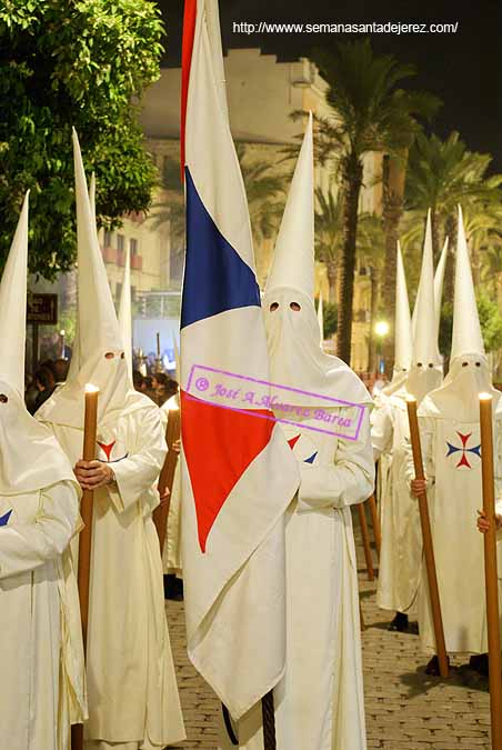 Bandera trinitaria de la Hermandad de Humildad y Paciencia