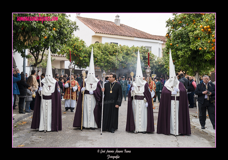 Presidencia del Paso de Misterio de la Hermandad de la Entrega