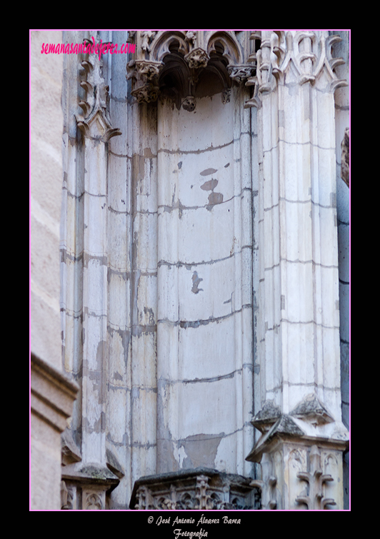 Hornacina vacia (Portada de la Asunción - Catedral de Sevilla)